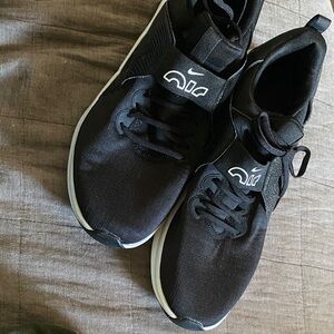 Nike Air Max Bella TR 5 Women’s Size: 10.5